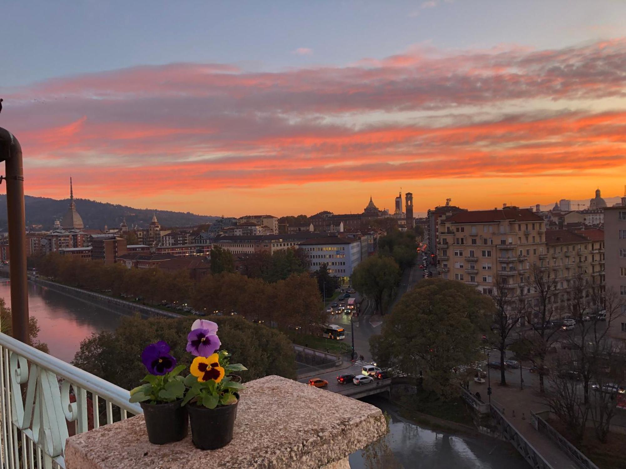 Attico Ellen Terrazza Con Vista Apartment ตูริน ภายนอก รูปภาพ